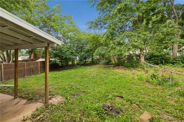 515 S Cardinal Drive, Olathe, KS 66062