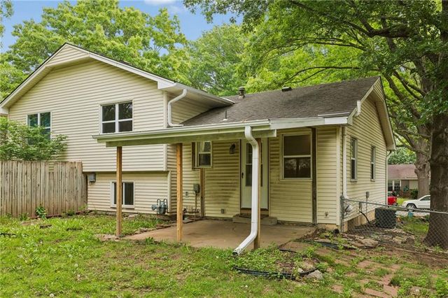 515 S Cardinal Drive, Olathe, KS 66062