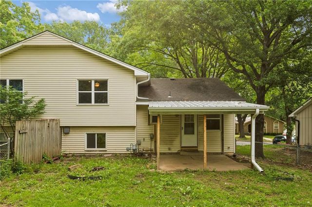 515 S Cardinal Drive, Olathe, KS 66062