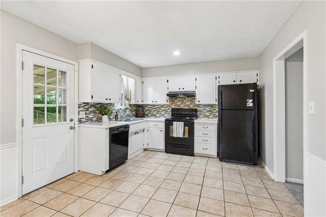 515 S Cardinal Drive, Olathe, KS 66062