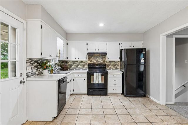 515 S Cardinal Drive, Olathe, KS 66062