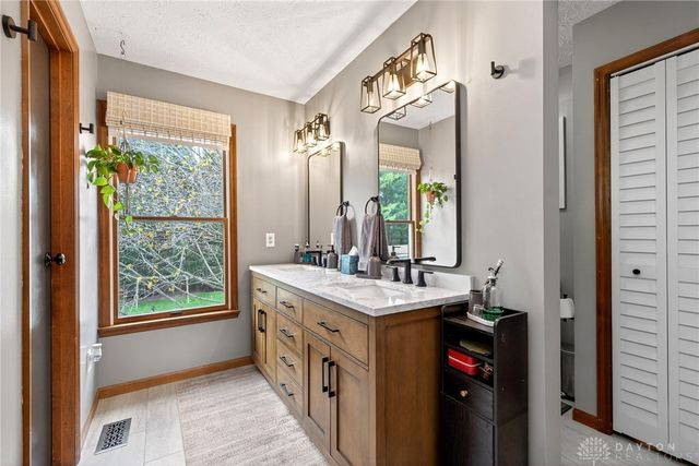 4165 Summerfield Drive, Dayton, OH 45432