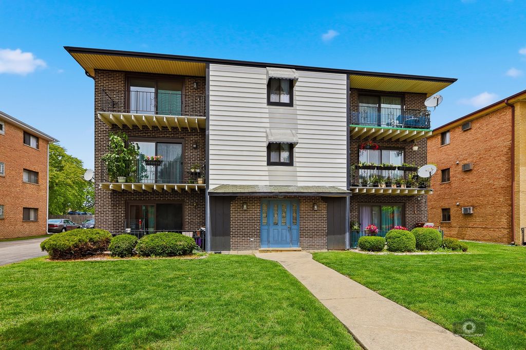 7242 W 86th Street 2A, Bridgeview, IL 60455