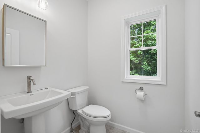 155 S Quaker Lane, Hyde Park, NY 12538