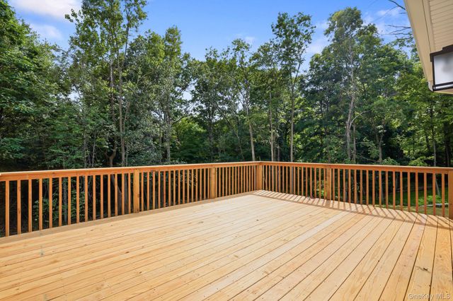 155 S Quaker Lane, Hyde Park, NY 12538