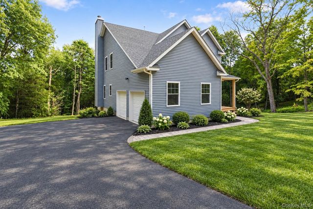 155 S Quaker Lane, Hyde Park, NY 12538