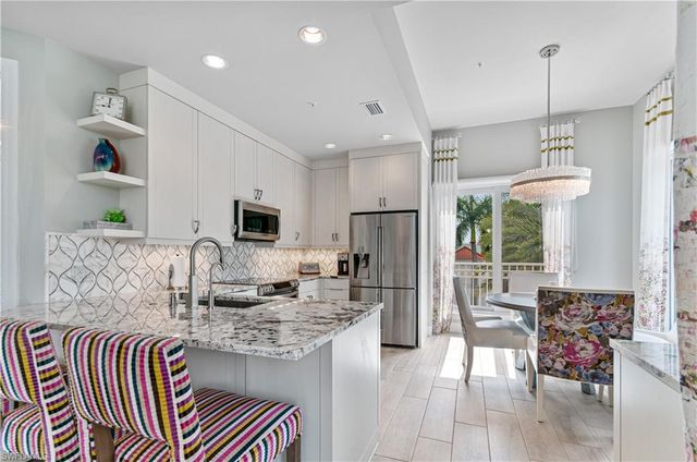 375 5th AVE S 302, Naples, FL 34102