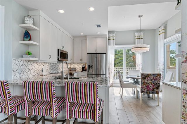 375 5th AVE S 302, Naples, FL 34102