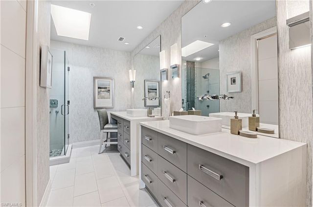 375 5th AVE S 302, Naples, FL 34102