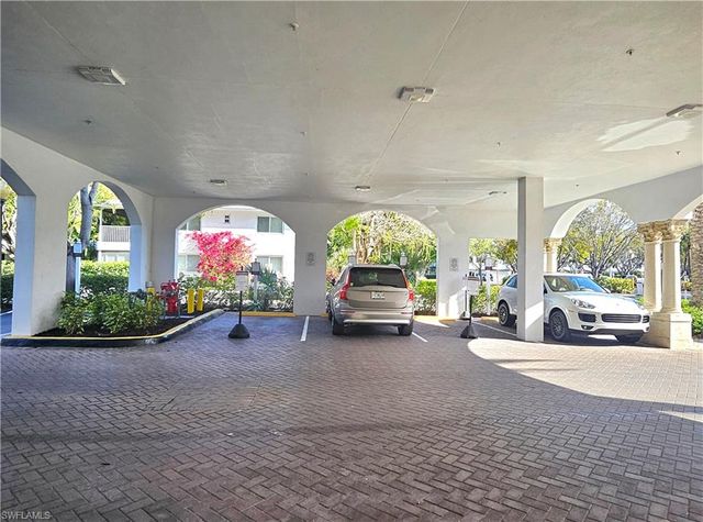 375 5th AVE S 302, Naples, FL 34102