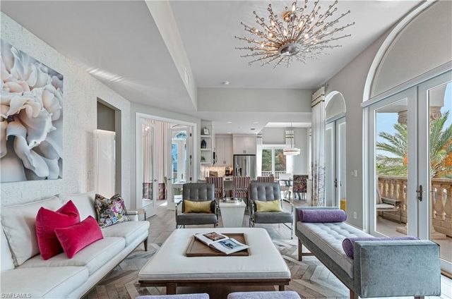 375 5th AVE S 302, Naples, FL 34102