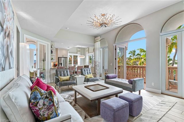375 5th AVE S 302, Naples, FL 34102