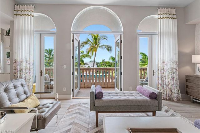 375 5th AVE S 302, Naples, FL 34102