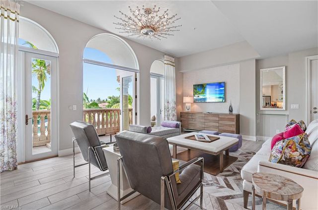 375 5th AVE S 302, Naples, FL 34102