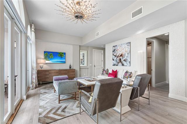 375 5th AVE S 302, Naples, FL 34102