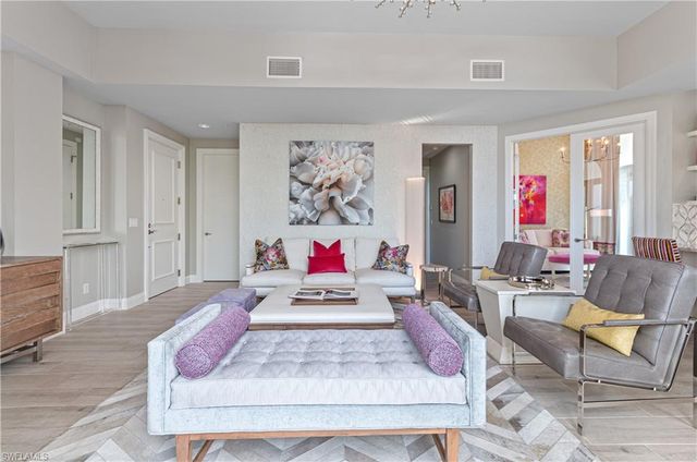 375 5th AVE S 302, Naples, FL 34102