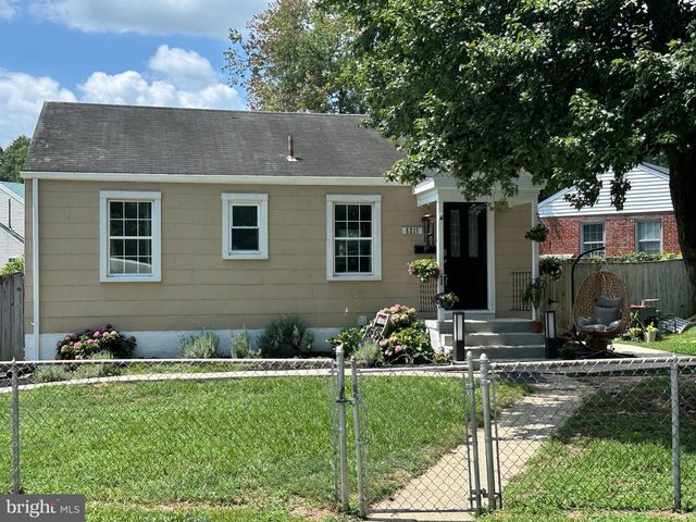 5211 EDGEWOOD RD, College Park, MD 20740
