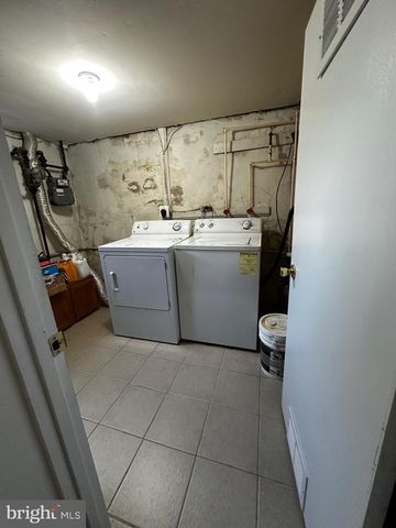5211 EDGEWOOD RD, College Park, MD 20740