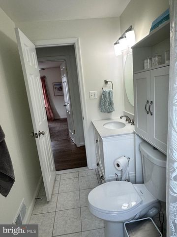 5211 EDGEWOOD RD, College Park, MD 20740