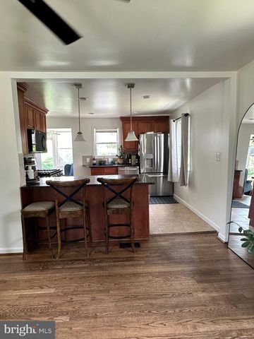5211 EDGEWOOD RD, College Park, MD 20740
