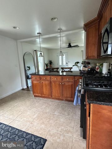 5211 EDGEWOOD RD, College Park, MD 20740