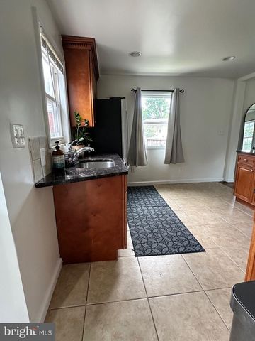 5211 EDGEWOOD RD, College Park, MD 20740