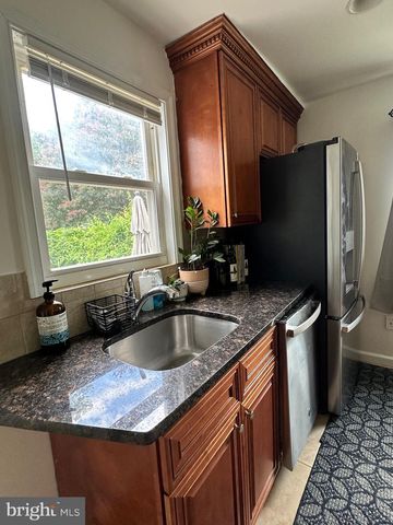 5211 EDGEWOOD RD, College Park, MD 20740