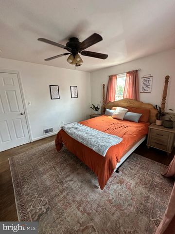 5211 EDGEWOOD RD, College Park, MD 20740