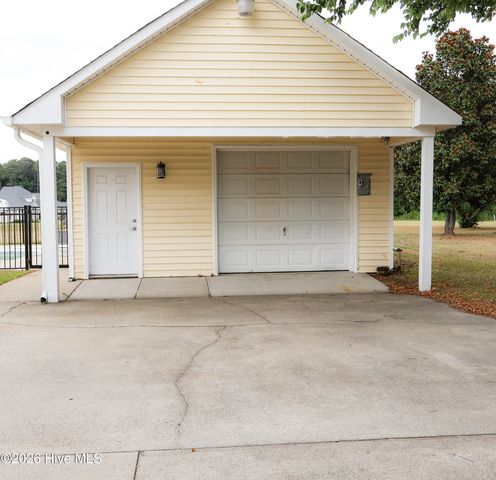 1213 Windbrooke Drive, Grimesland, NC 27837