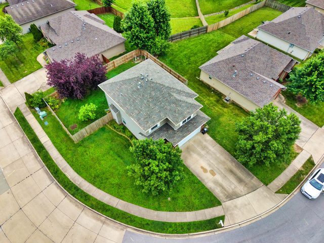 208 PORT WAY, Columbia, MO 65201