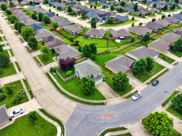 208 PORT WAY, Columbia, MO 65201