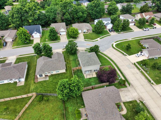 208 PORT WAY, Columbia, MO 65201
