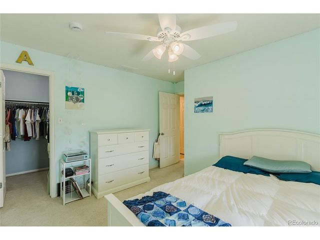 6674 Sunburst Ave, Longmont, CO 80504
