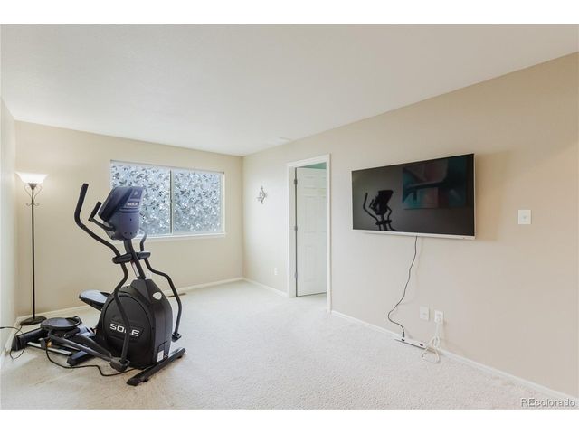6674 Sunburst Ave, Longmont, CO 80504