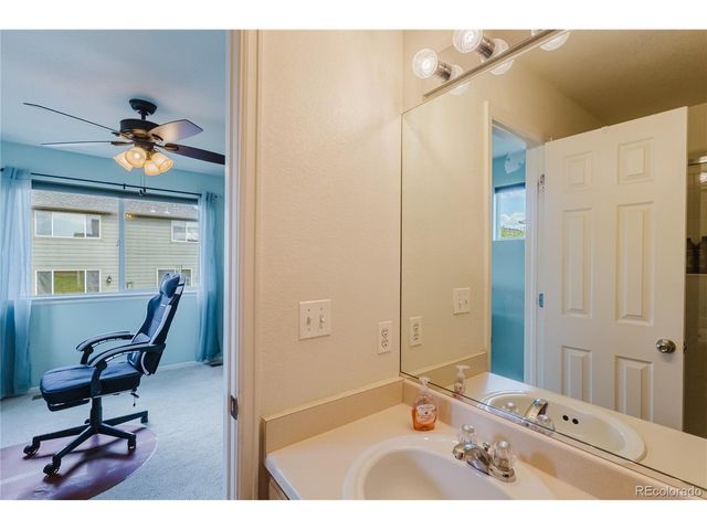 6674 Sunburst Ave, Longmont, CO 80504