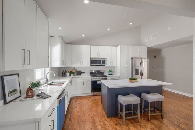 1025 S Ardmore Avenue, Villa Park, IL 60181