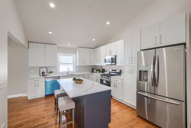 1025 S Ardmore Avenue, Villa Park, IL 60181