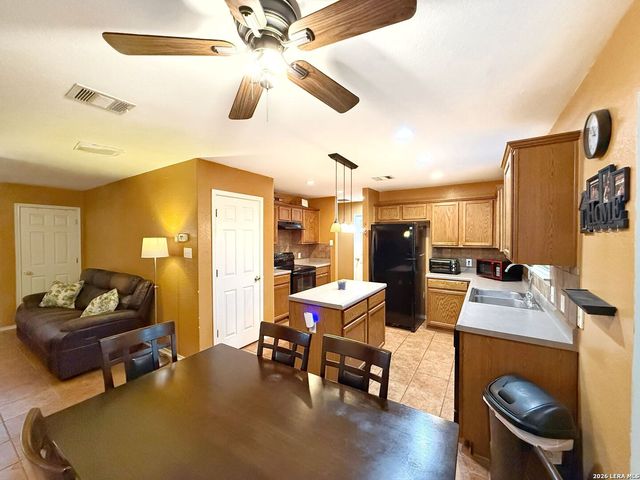 7402 LACEY OAK PATH, San Antonio, TX 78223
