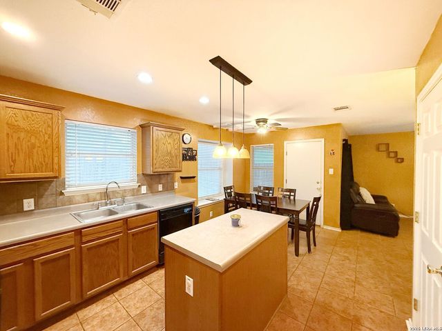 7402 LACEY OAK PATH, San Antonio, TX 78223