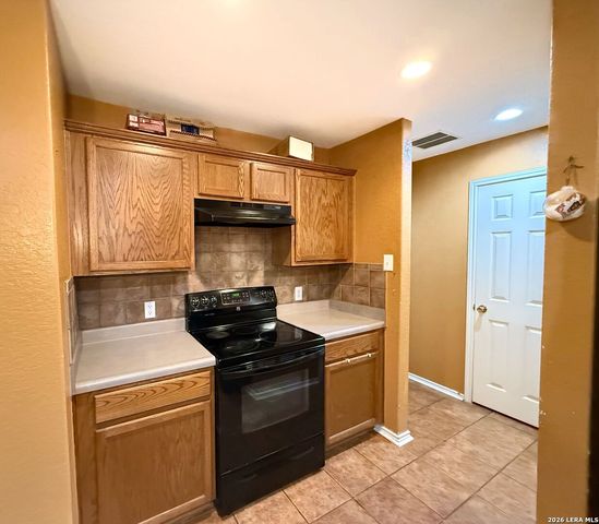 7402 LACEY OAK PATH, San Antonio, TX 78223