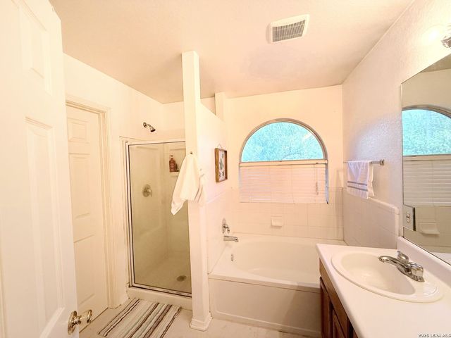 7402 LACEY OAK PATH, San Antonio, TX 78223