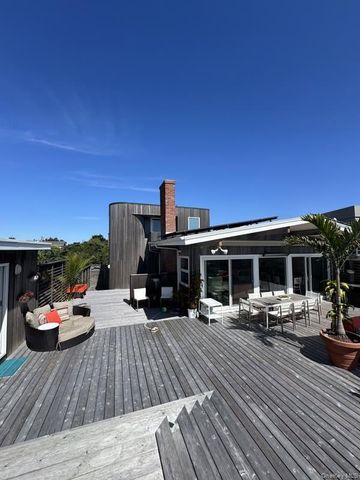 61 Evergreen Avenue, Seaview, NY 11770