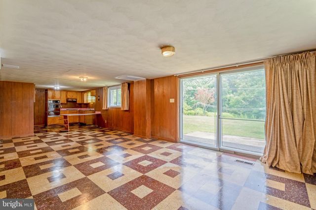 6812 FOX MEADOW RD, Baltimore, MD 21207