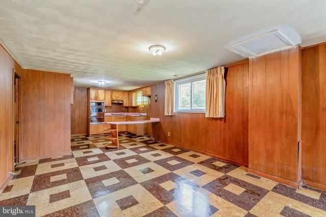 6812 FOX MEADOW RD, Baltimore, MD 21207