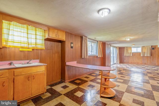 6812 FOX MEADOW RD, Baltimore, MD 21207