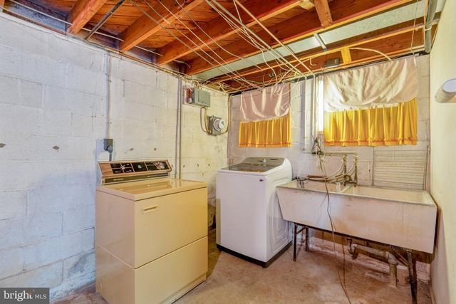 6812 FOX MEADOW RD, Baltimore, MD 21207