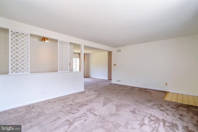 6812 FOX MEADOW RD, Baltimore, MD 21207