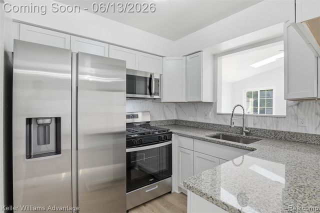 9883 William Street, Taylor, MI 48180
