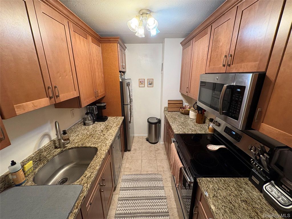 412 Benedict Avenue 1E, Tarrytown, NY 10591 — photo 2