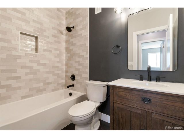 9060 Ferncrest St, Longmont, CO 80504